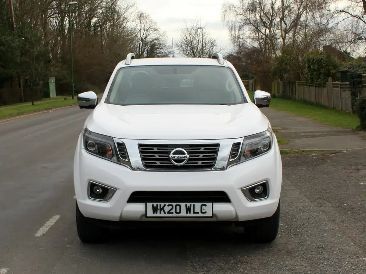 2020-nissan-navara-23dci-tt-tekna-8-navileather-auto-big-1