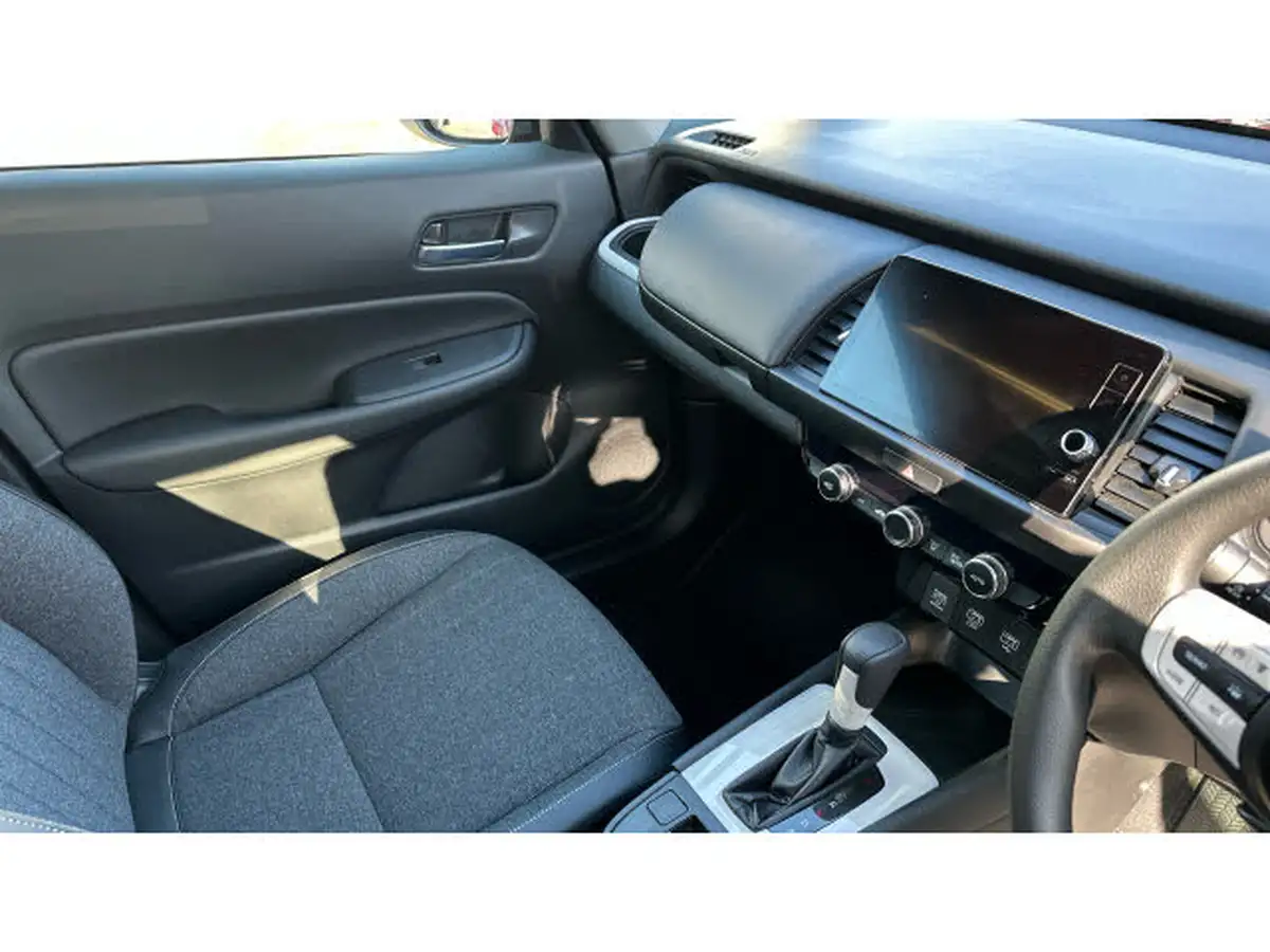 2023-honda-jazz-15-i-mmd-sr-big-13
