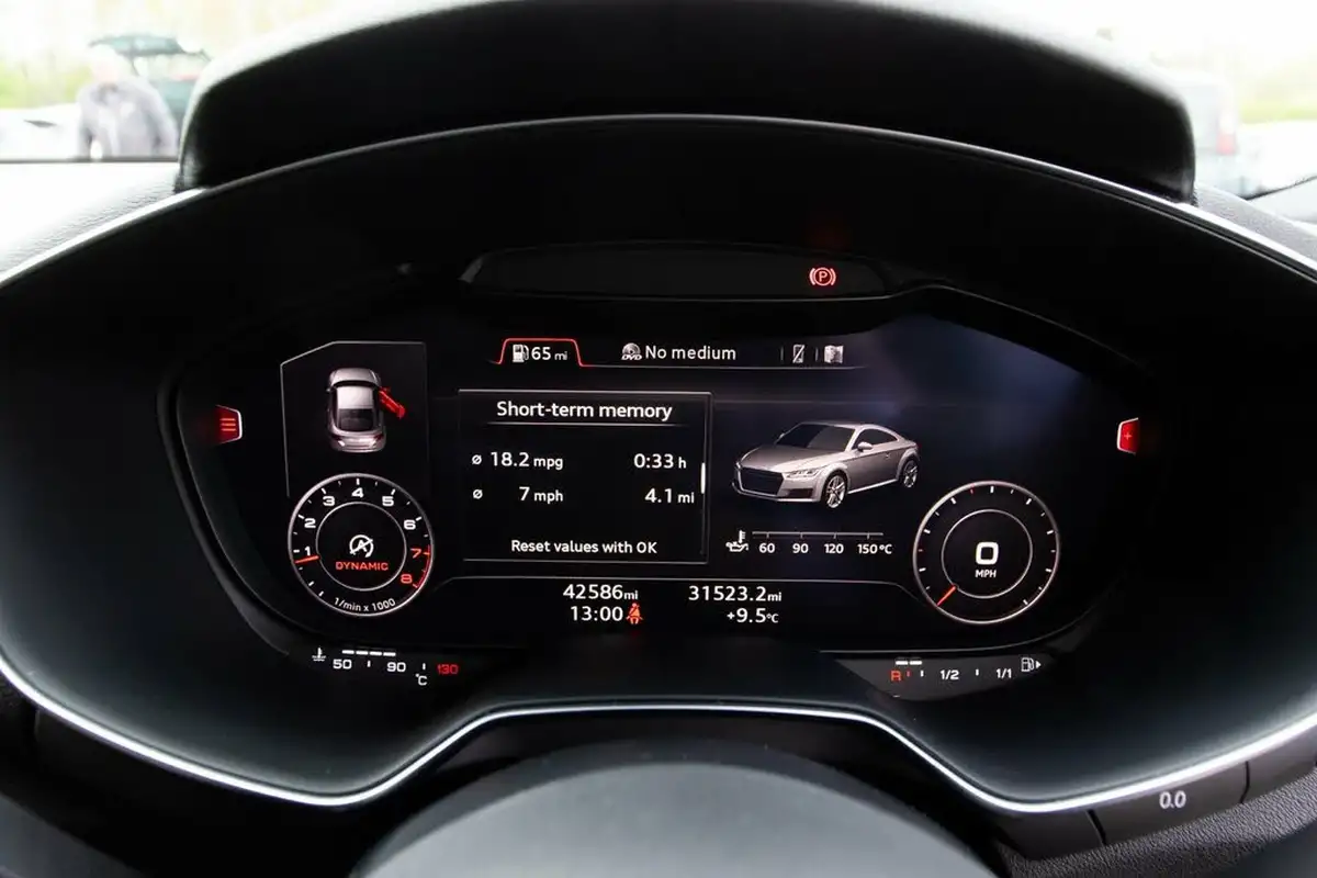 2018-audi-tt-coupe-18-tfsi-s-line-big-14