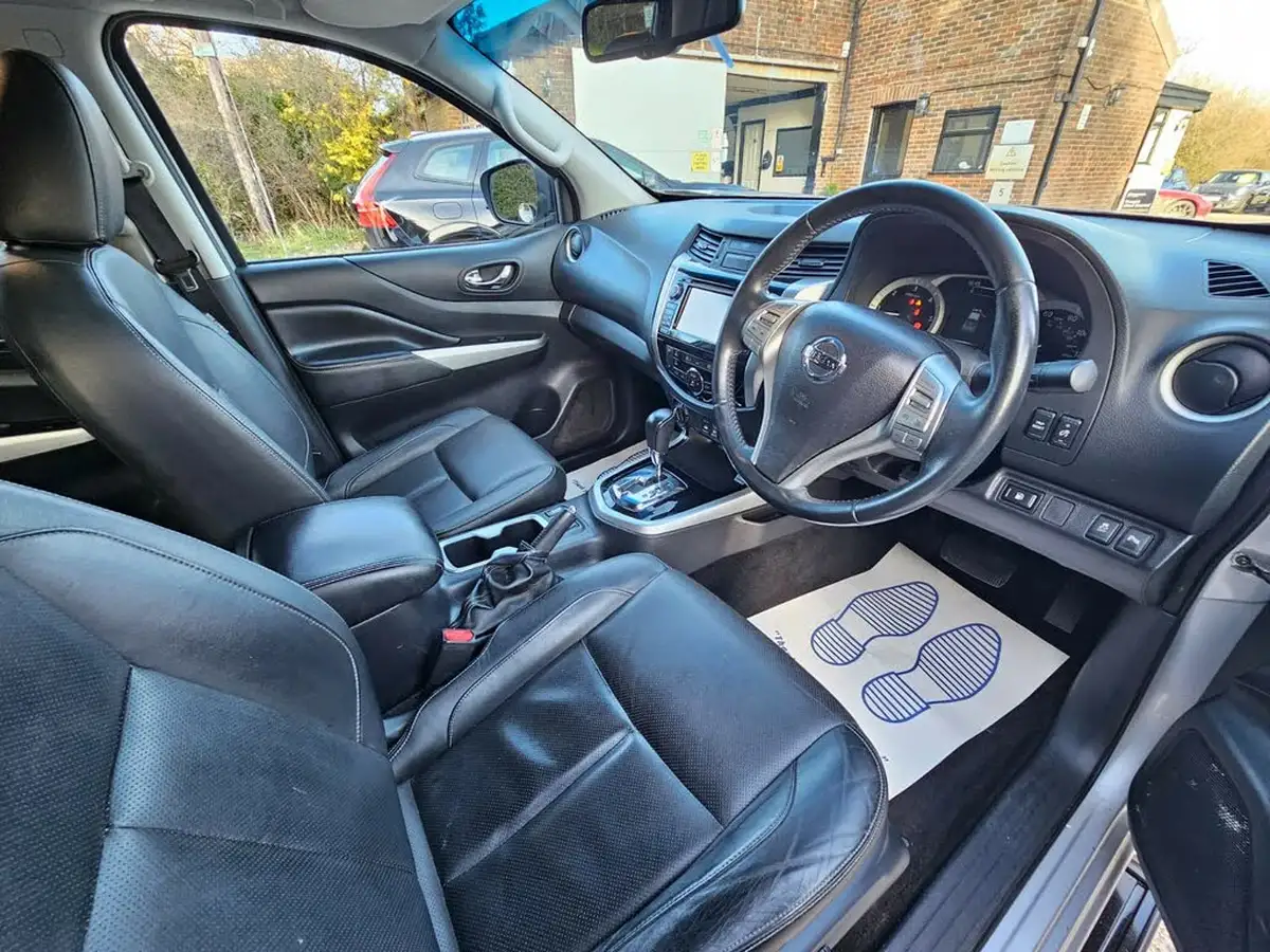 2017-nissan-navara-23dci-tekna-auto-big-14