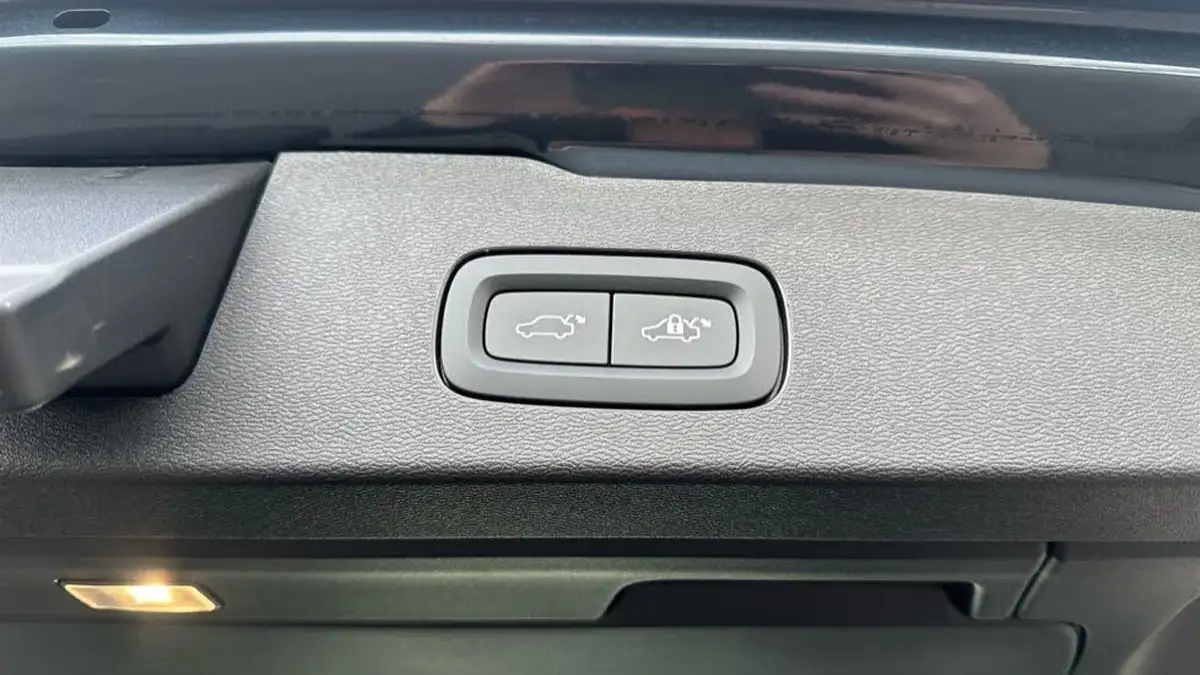 2025-volvo-v60-20-b4-plus-station-wagon-big-40