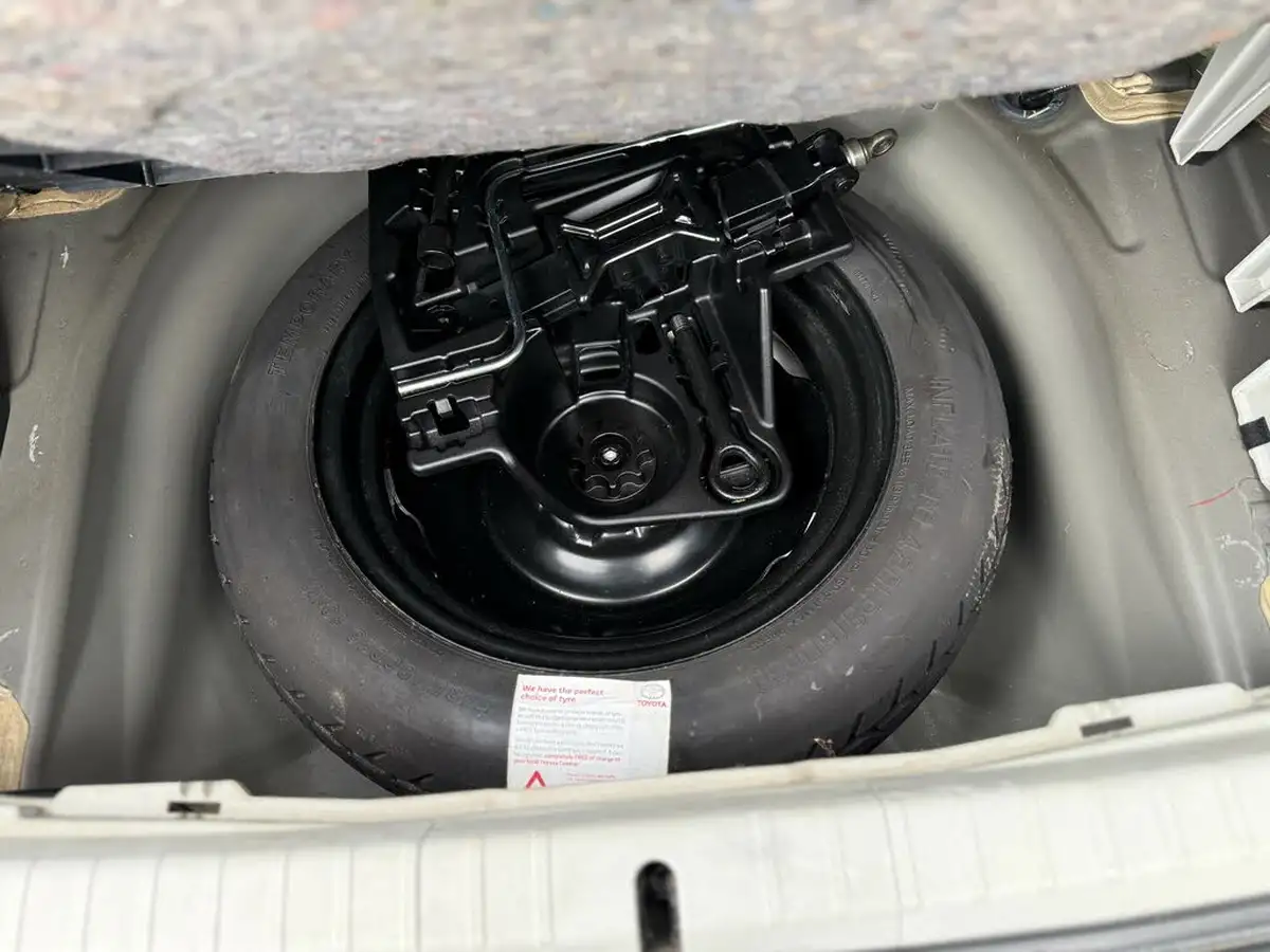 2012-toyota-prius-18-vvt-i-t-spirit-hybrid-leather-1794cc-big-46