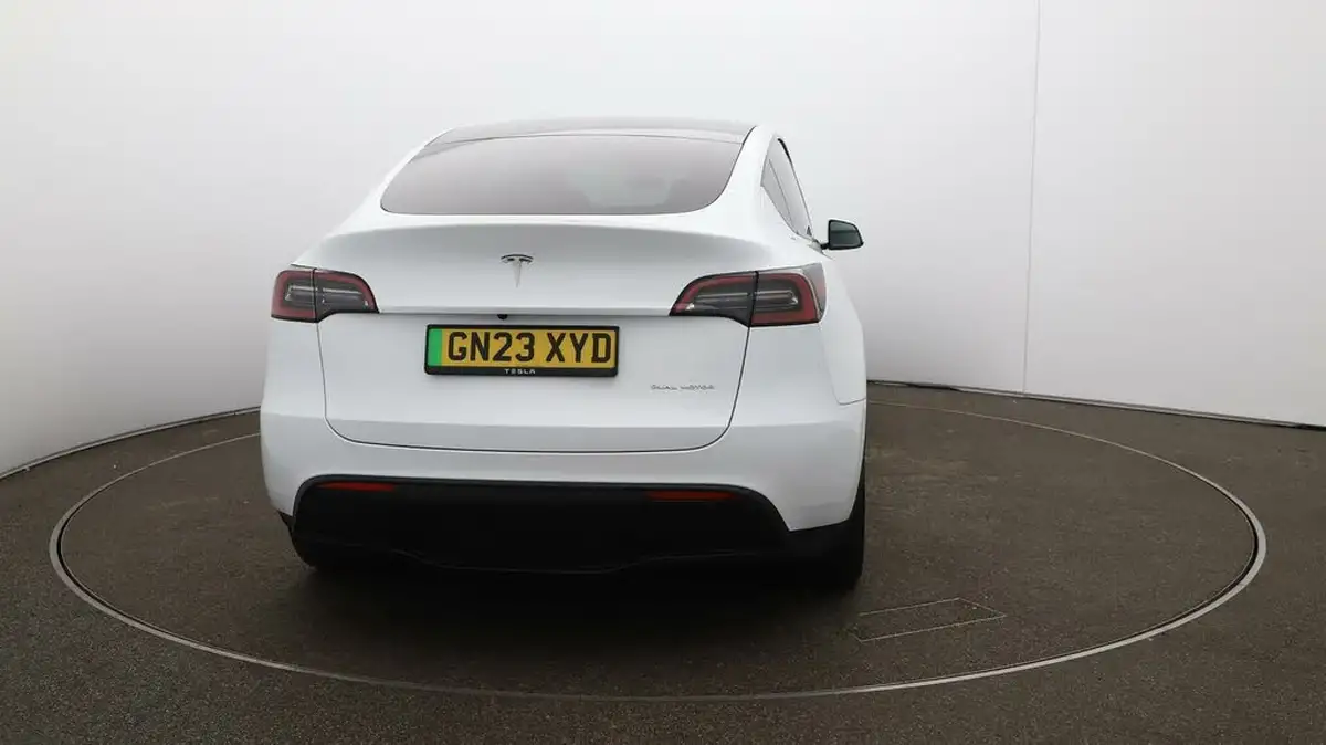 2023-tesla-model-y-e-long-range-big-49