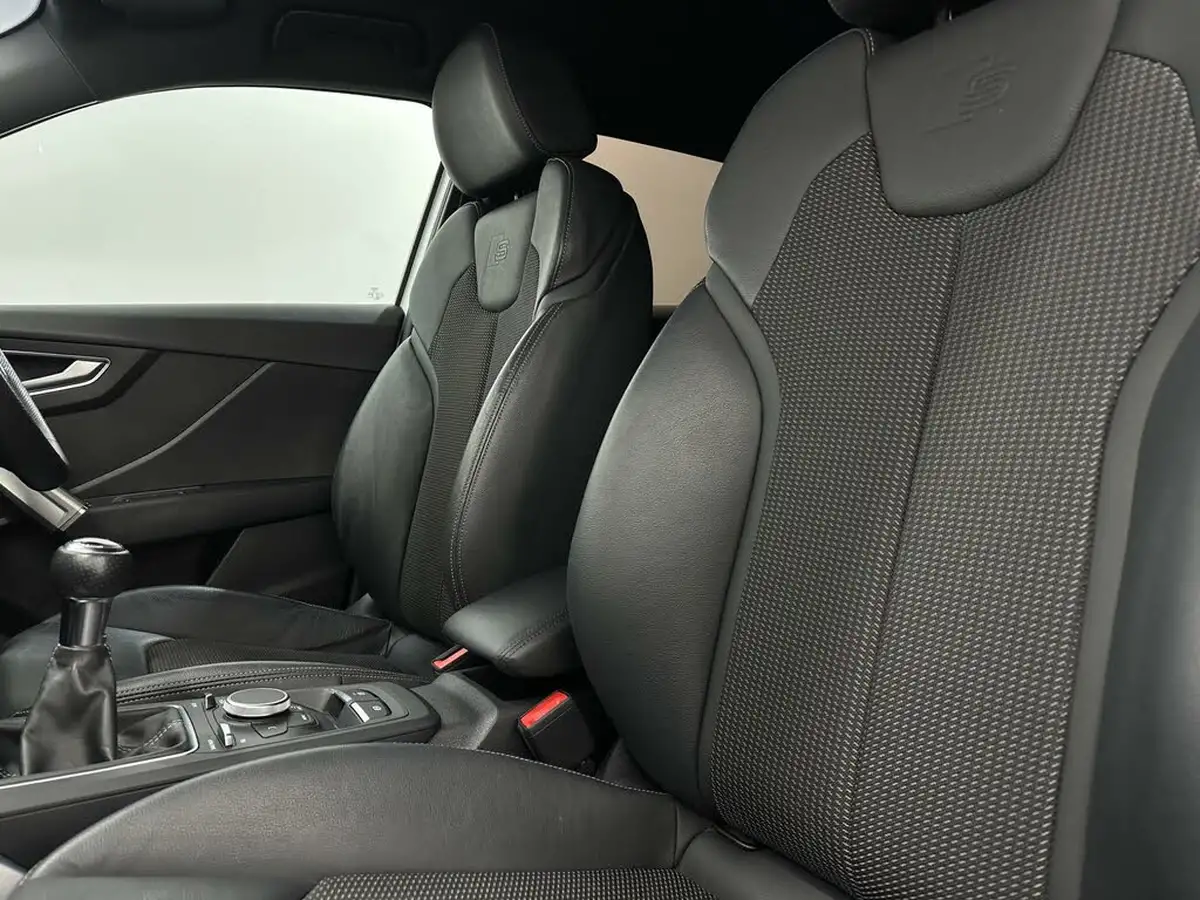 2019-audi-q2-10-30-tfsi-s-line-big-32