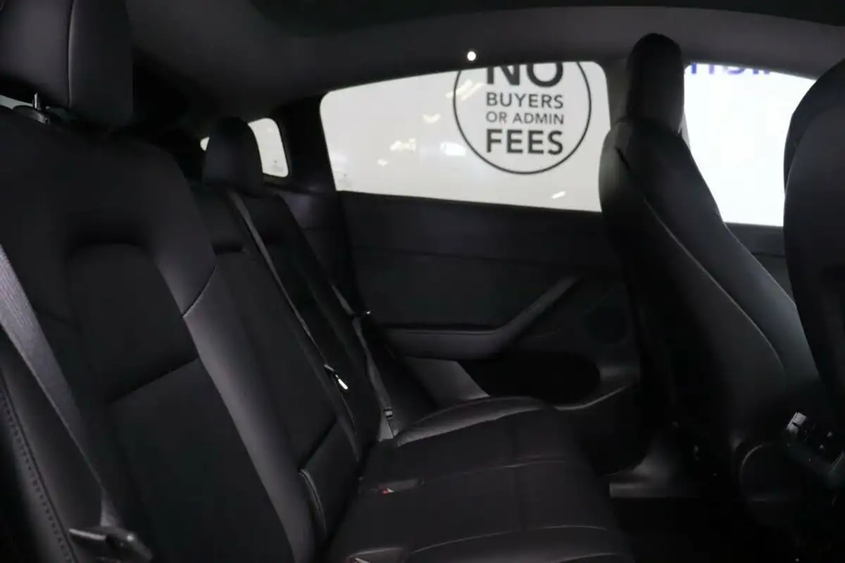 2022-tesla-model-y-e-long-range-big-26