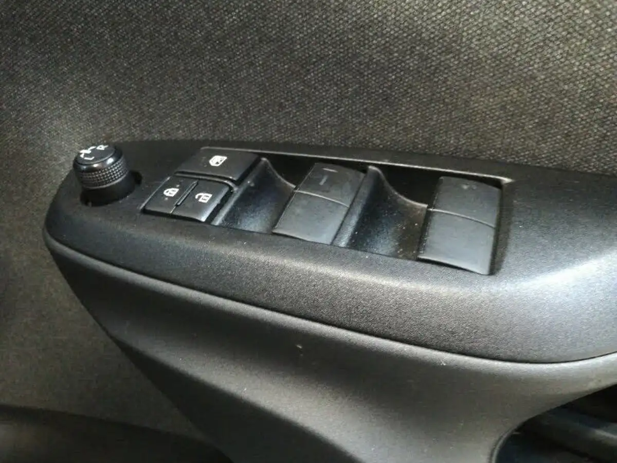 2021-toyota-yaris-cross-15-vvt-i-icon-big-16