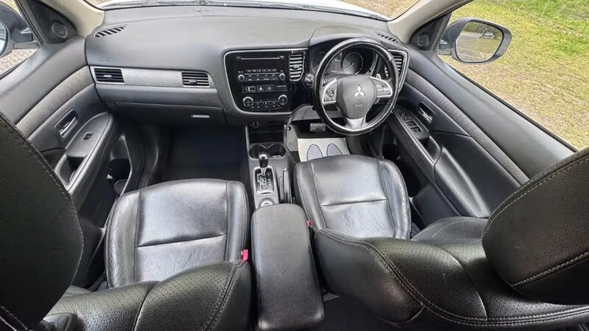 2015-mitsubishi-outlander-22di-d-gx3-7st-auto-big-1