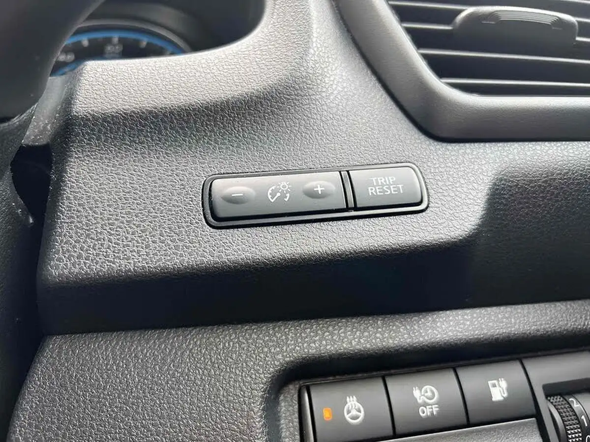 2021-nissan-leaf-e-tekna-big-43