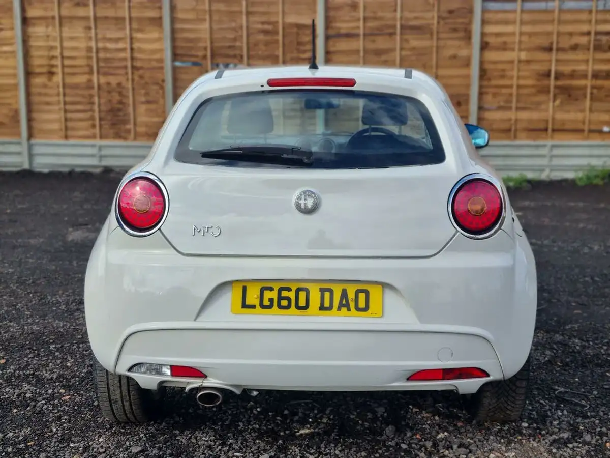 2010-alfa-romeo-mito-14-lusso-16v-big-5