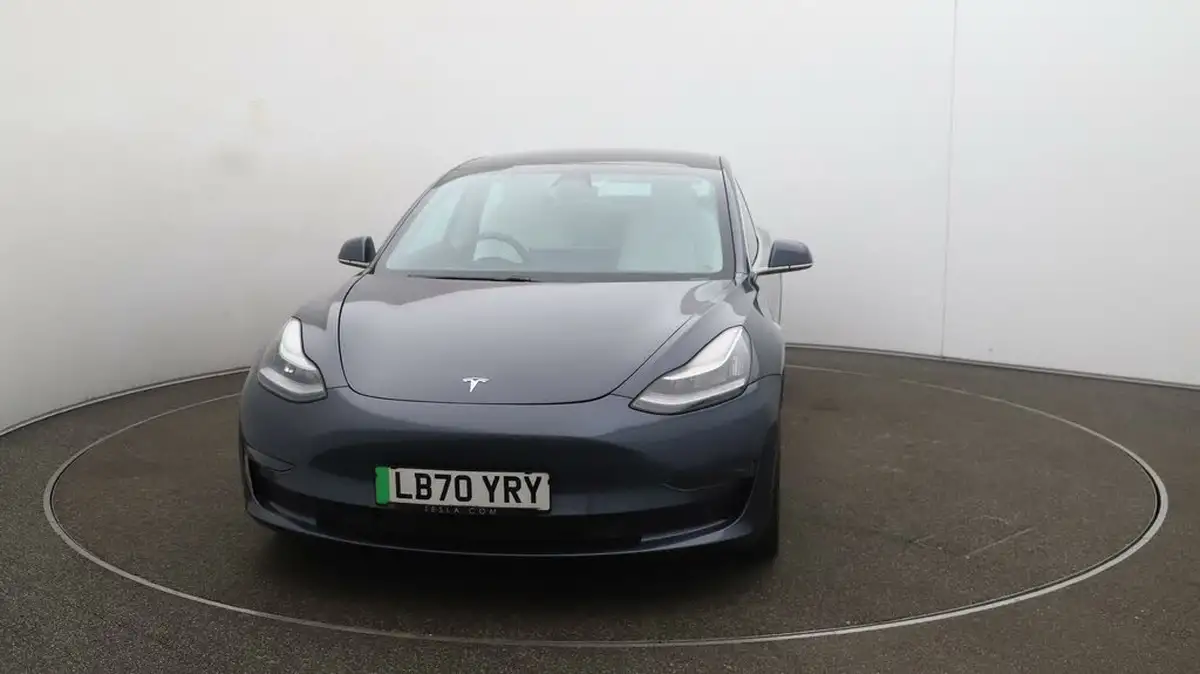 2020-tesla-model-3-e-performance-big-30