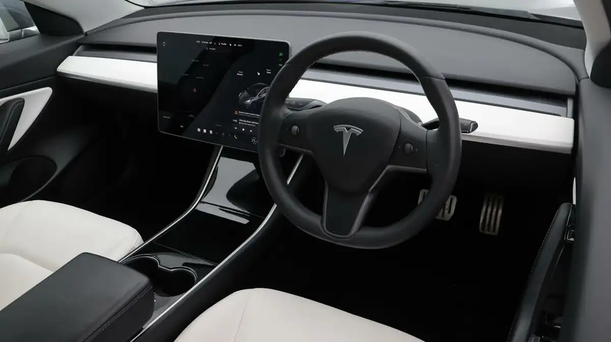 2020-tesla-model-3-e-performance-big-9