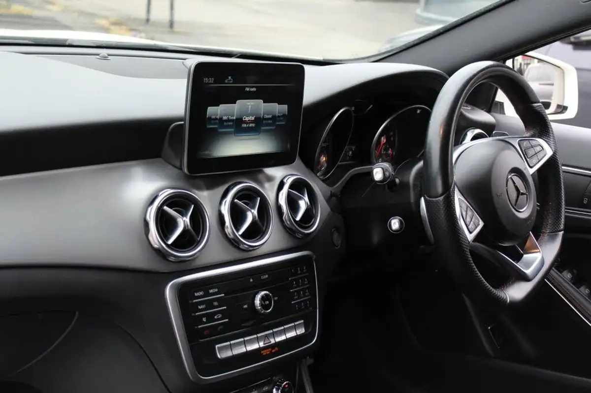 2017-mercedes-benz-gla-class-21d-gla-220d-amg-line-ss-big-6