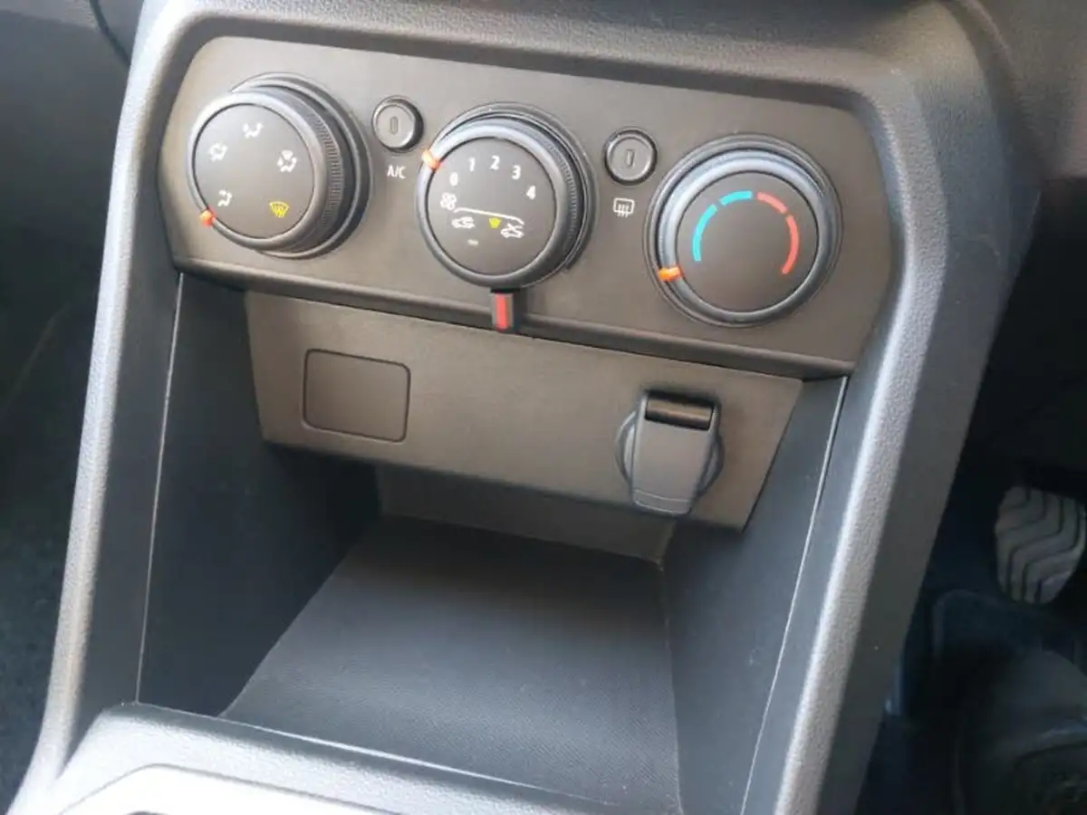 2023-dacia-sandero-10-tce-expression-90bhp-big-17