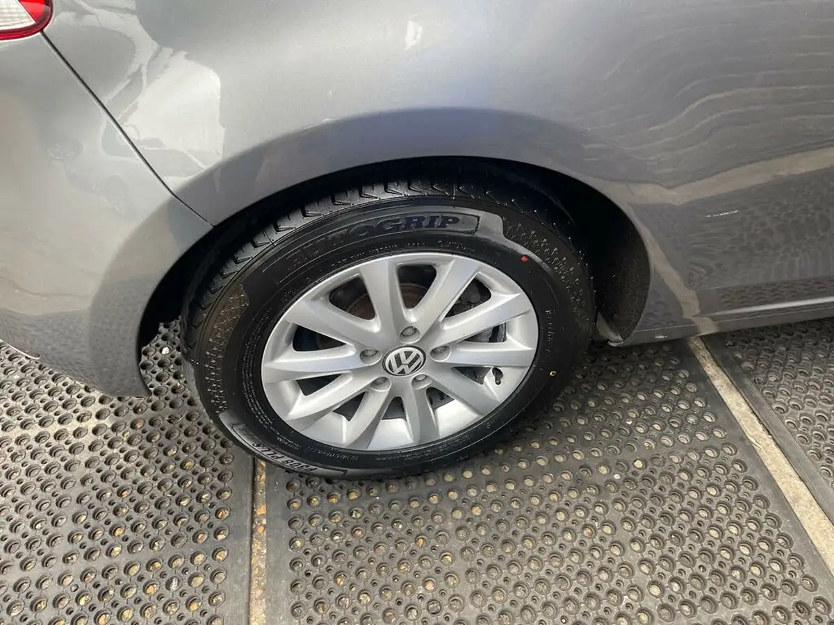 2011-volkswagen-golf-12-tsi-s-3d-big-39