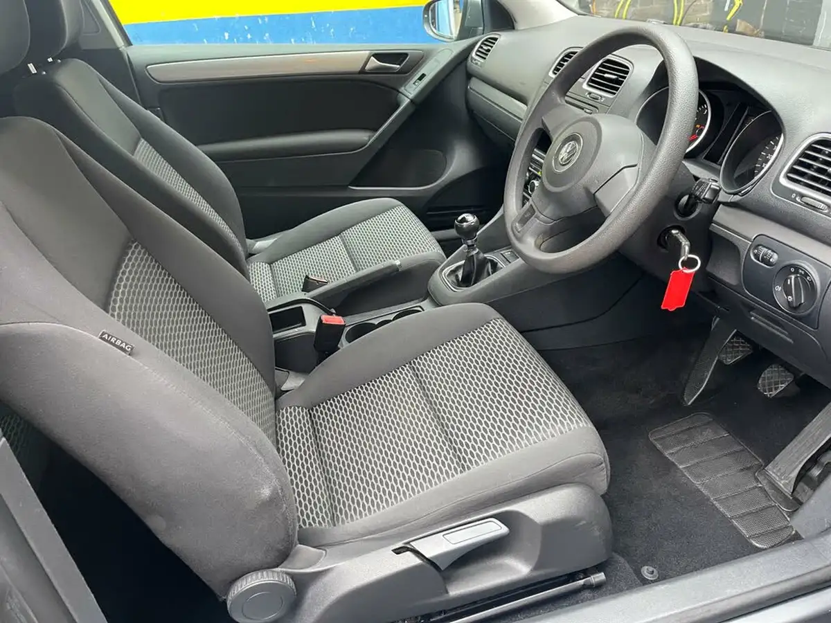 2011-volkswagen-golf-12-tsi-s-3d-big-15