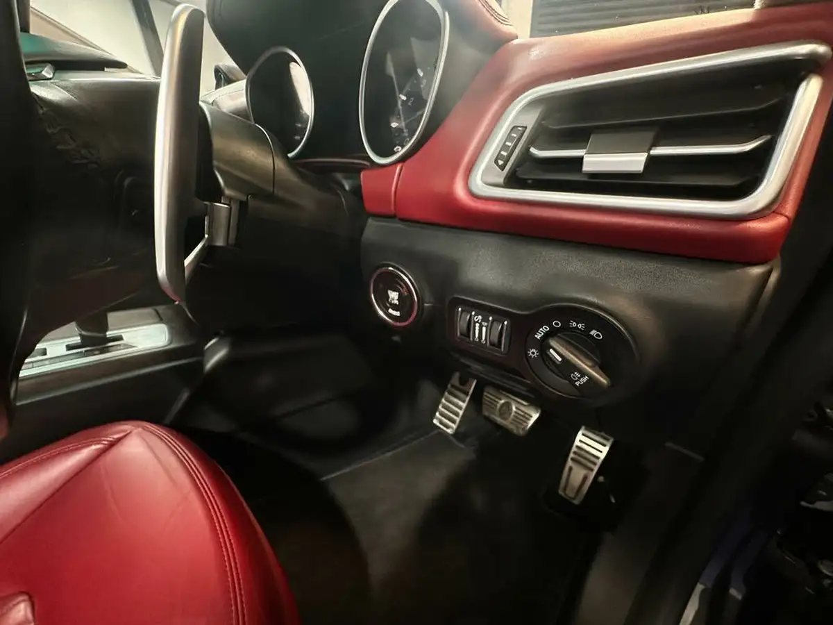 2016-maserati-ghibli-30-big-33