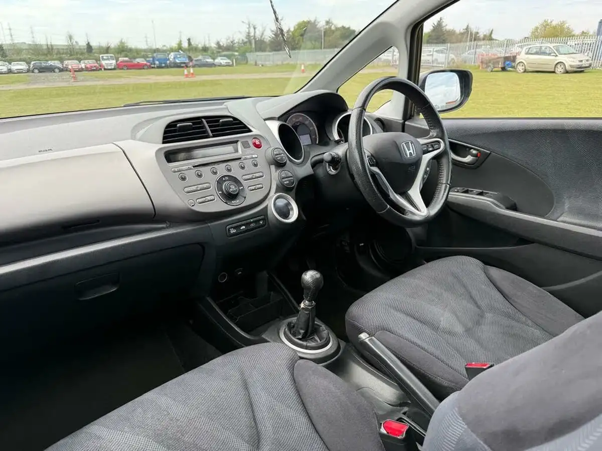 2010-honda-jazz-14-ex-big-9