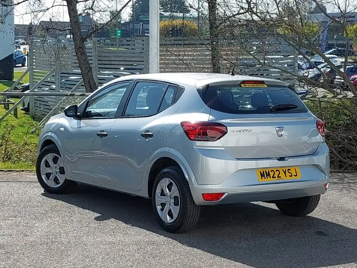 2022-dacia-sandero-10-sce-essential-big-1