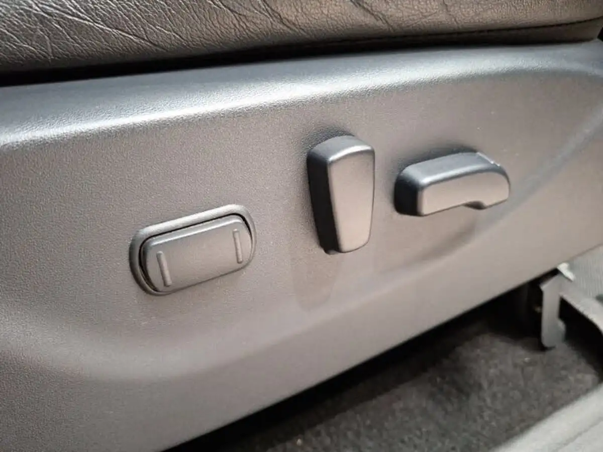2021-nissan-navara-23dci-tt-tekna-8-navileather-auto-big-18