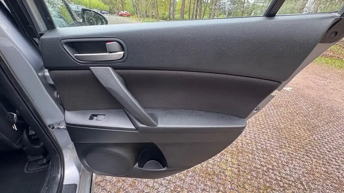 2013-mazda-mazda3-16-tamura-auto-big-22
