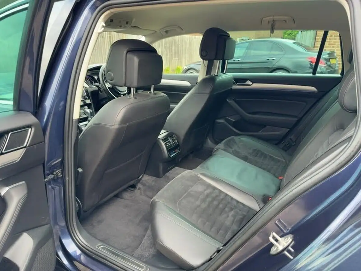 2017-volkswagen-passat-14-tsi-gte-estate-5d-big-27
