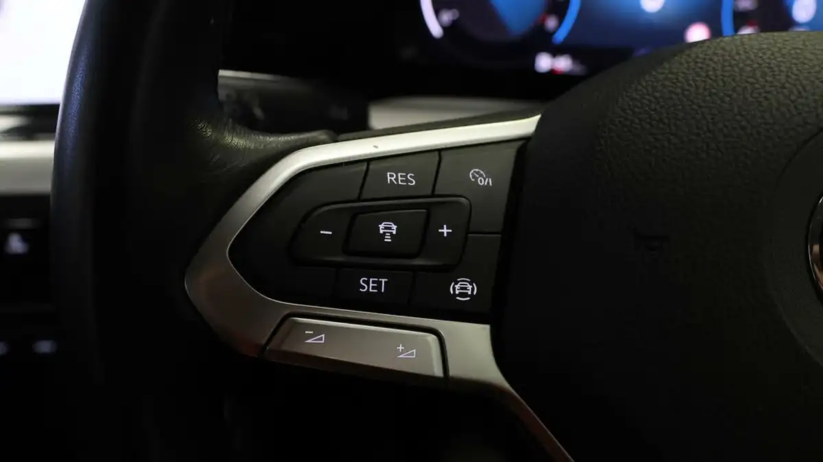 2022-volkswagen-golf-15-tsi-life-150ps-hatchback-big-20