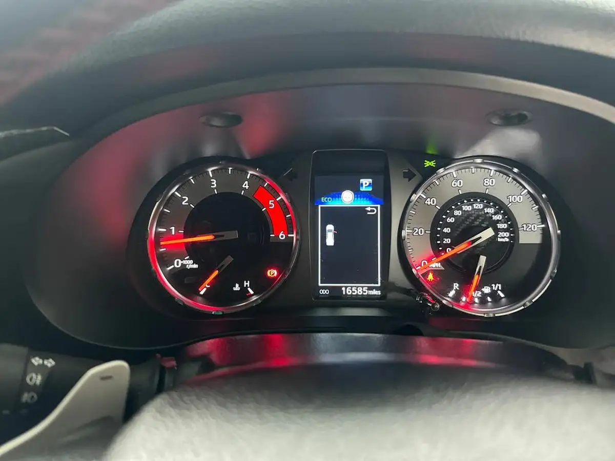 2022-toyota-hi-lux-28d-4d-gr-sport-big-18