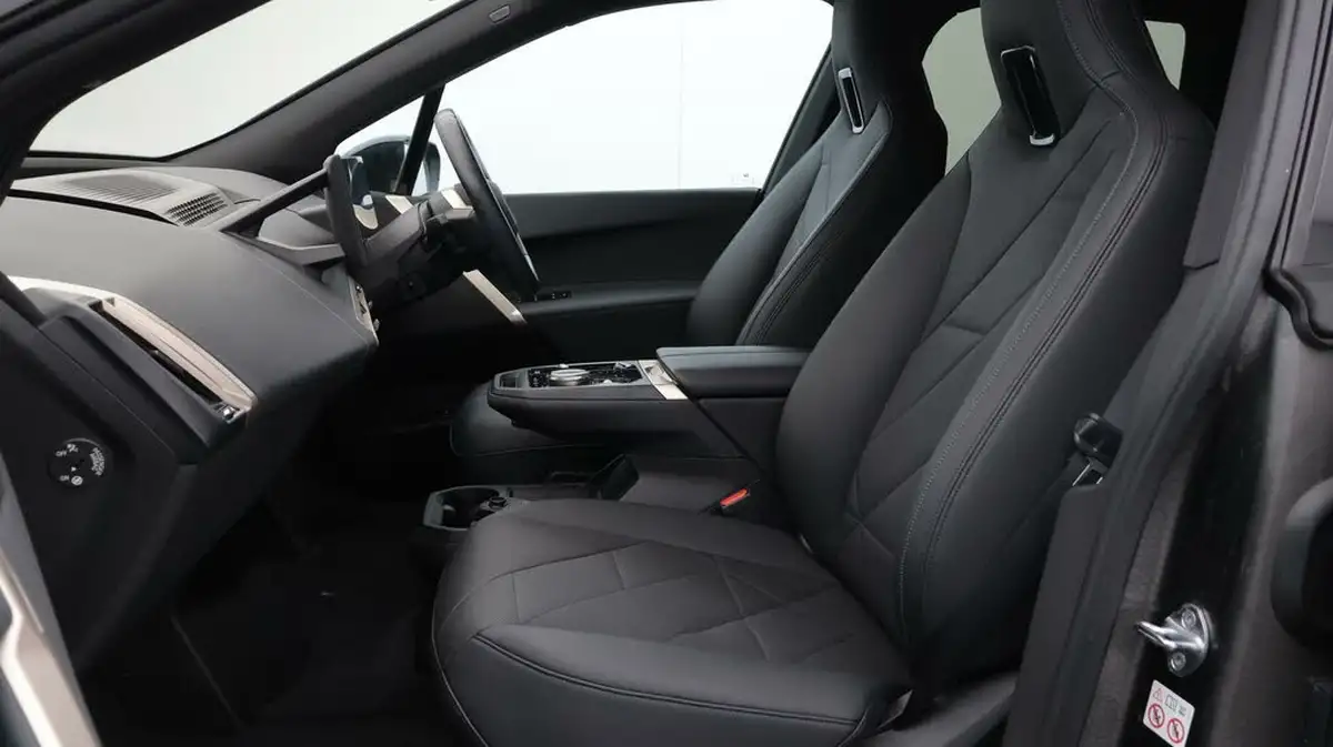 2022-bmw-ix-e-xdrive-40-m-sport-big-14