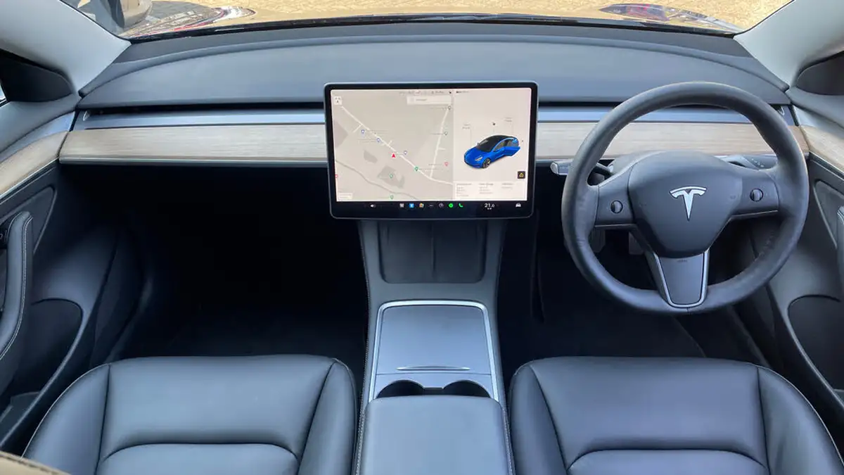 2021-tesla-model-3-e-long-range-awd-big-10