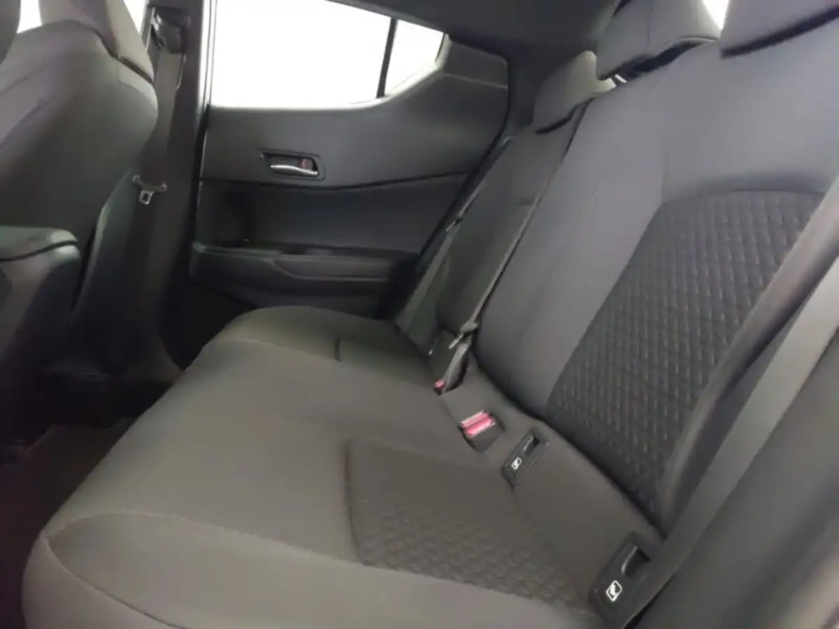 2021-toyota-c-hr-18-vvt-i-icon-big-5