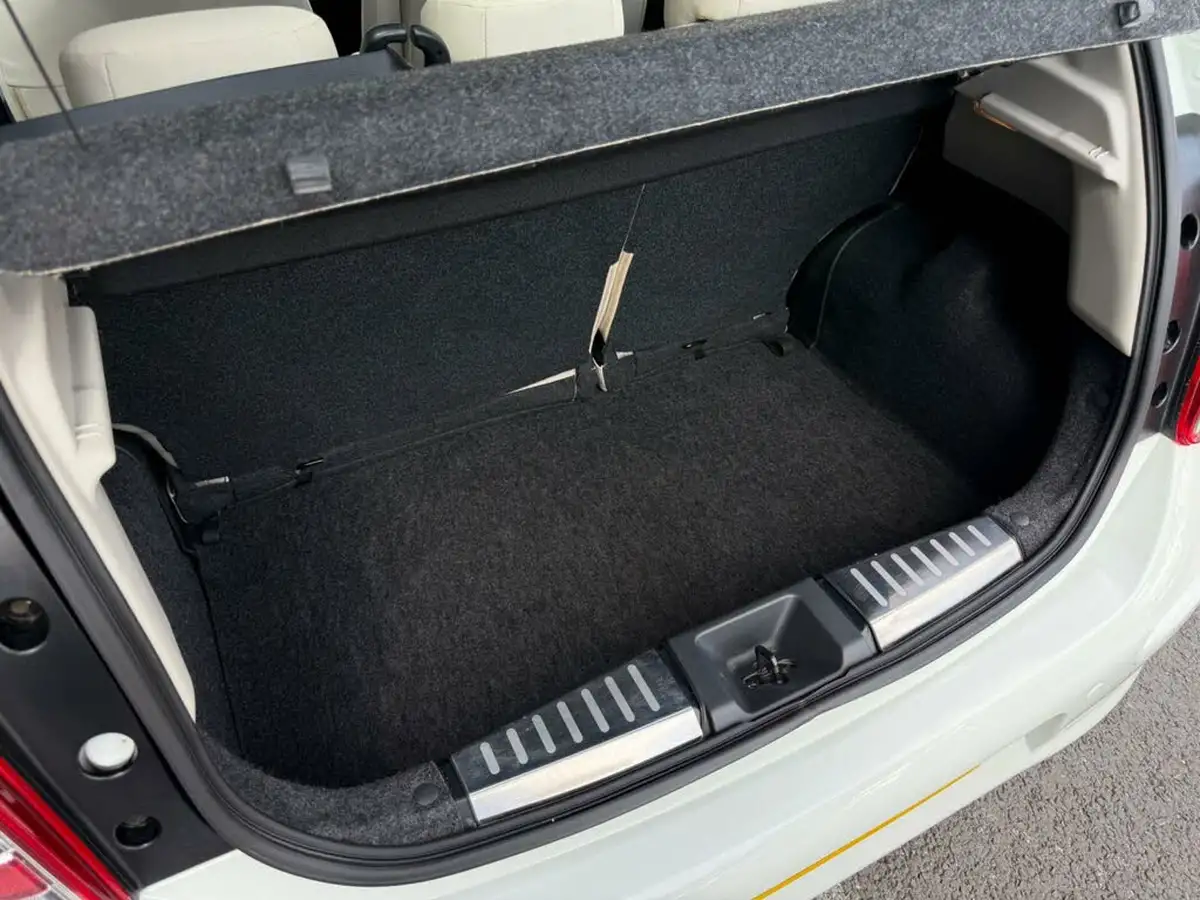 2012-nissan-micra-12-shiro-97bhp-cvt-big-26