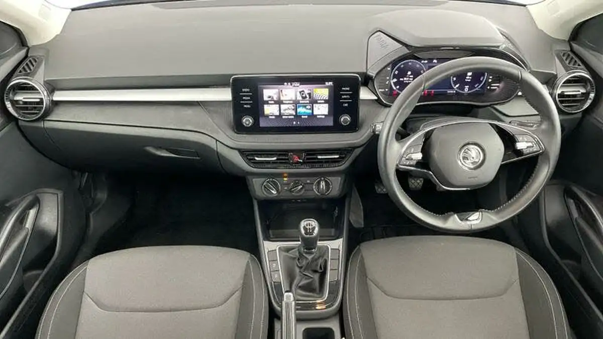 2022-skoda-fabia-10-mpi-colour-edition-big-7