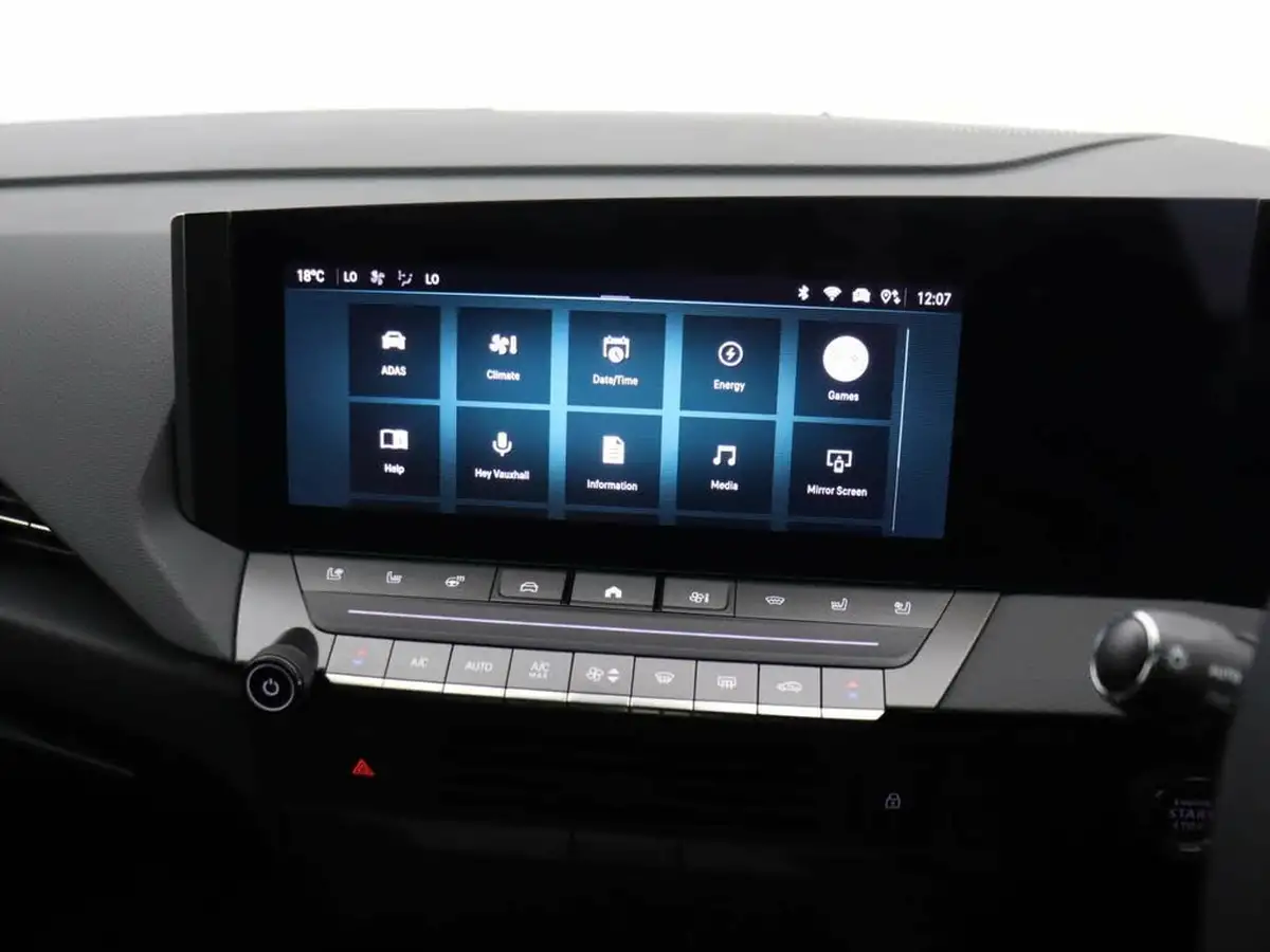 2023-vauxhall-astra-16-ultimate-hatchback-big-27