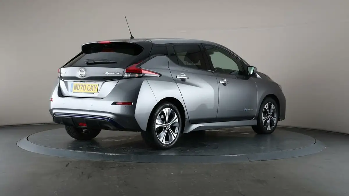 2020-nissan-leaf-e-tekna-big-60