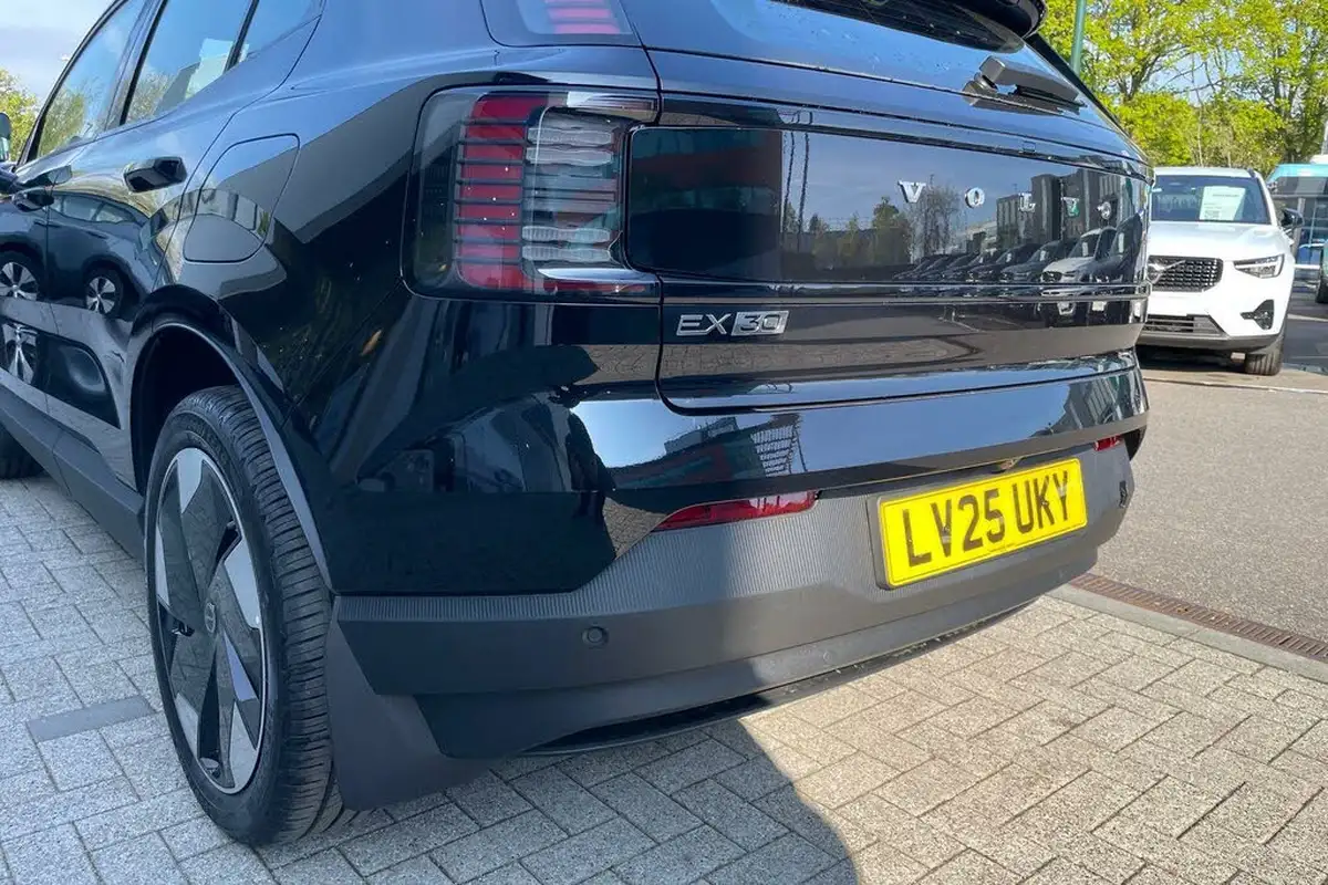 2025-volvo-ex30-e-single-motor-plus-extended-range-big-16