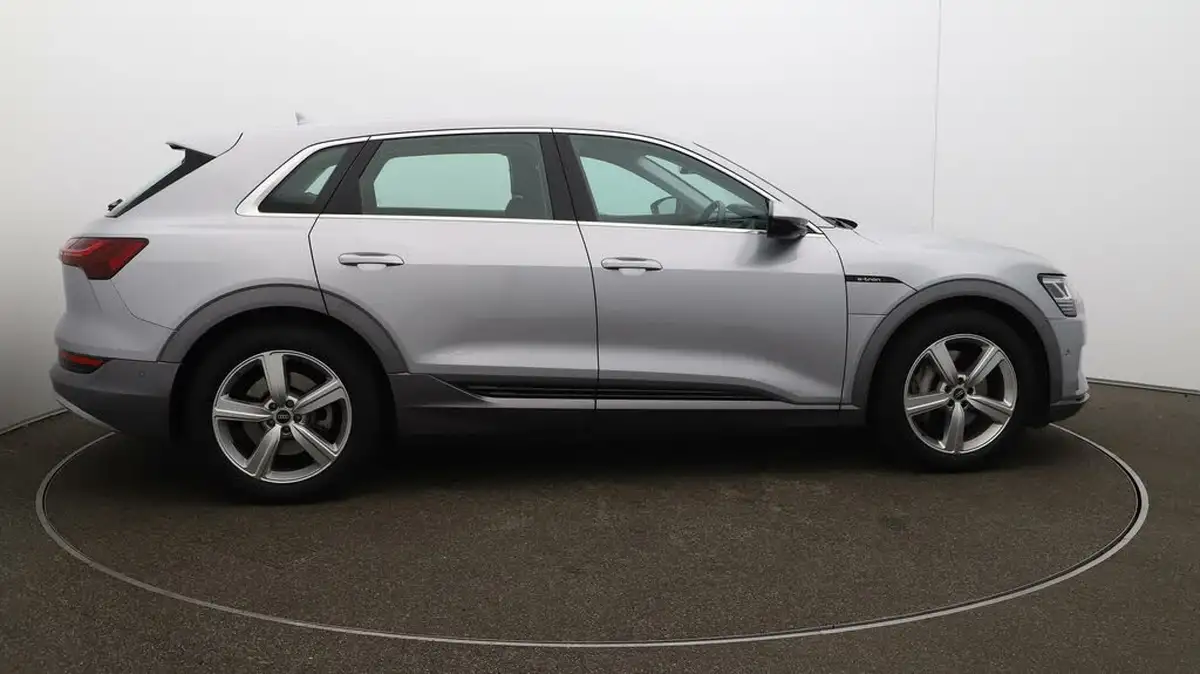 2022-audi-e-tron-55e-technik-station-wagon-big-8
