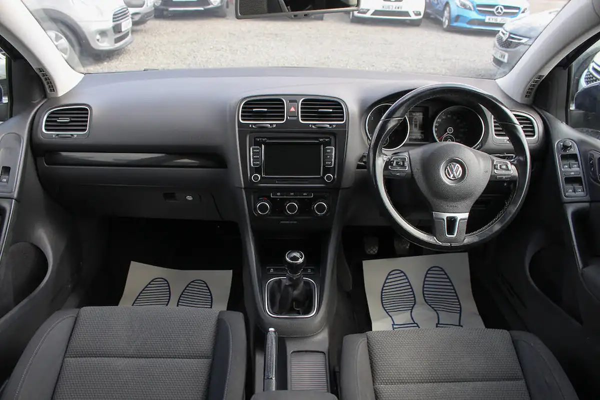 2012-volkswagen-golf-16td-blue-motion-match-5d-big-22