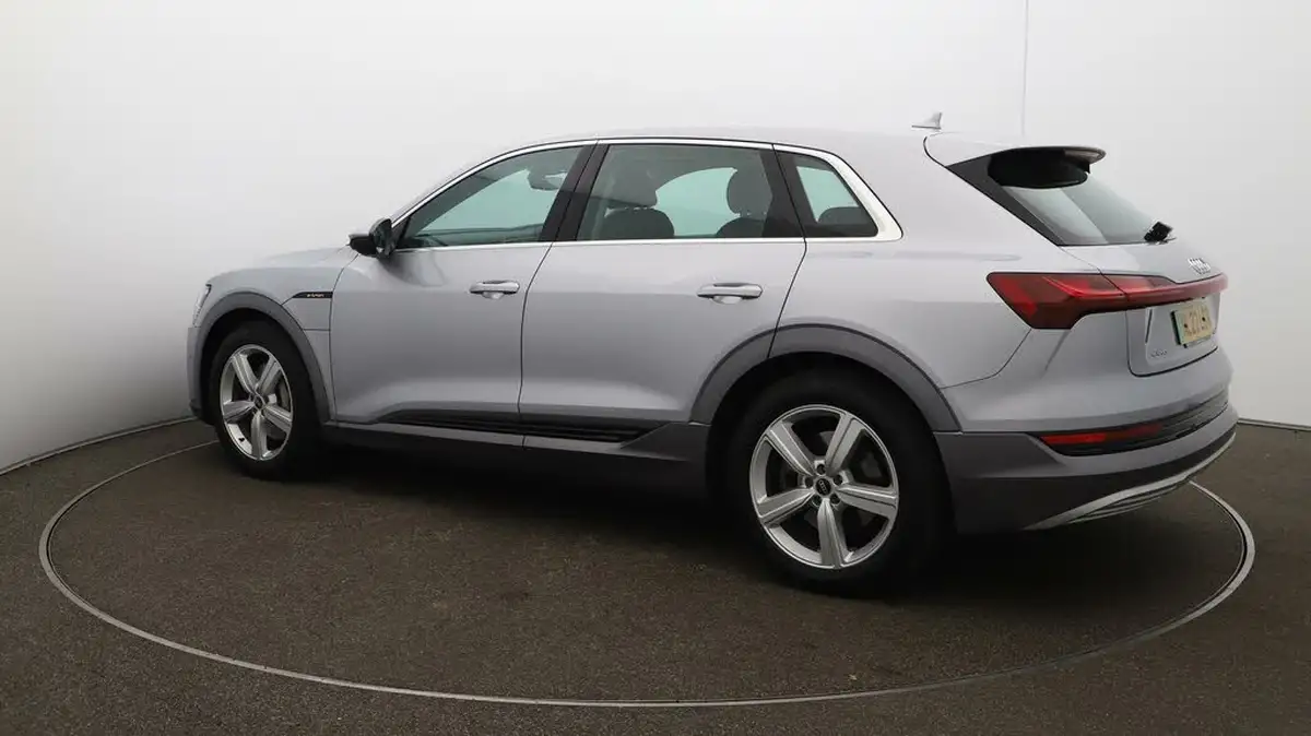 2022-audi-e-tron-55e-technik-station-wagon-big-29
