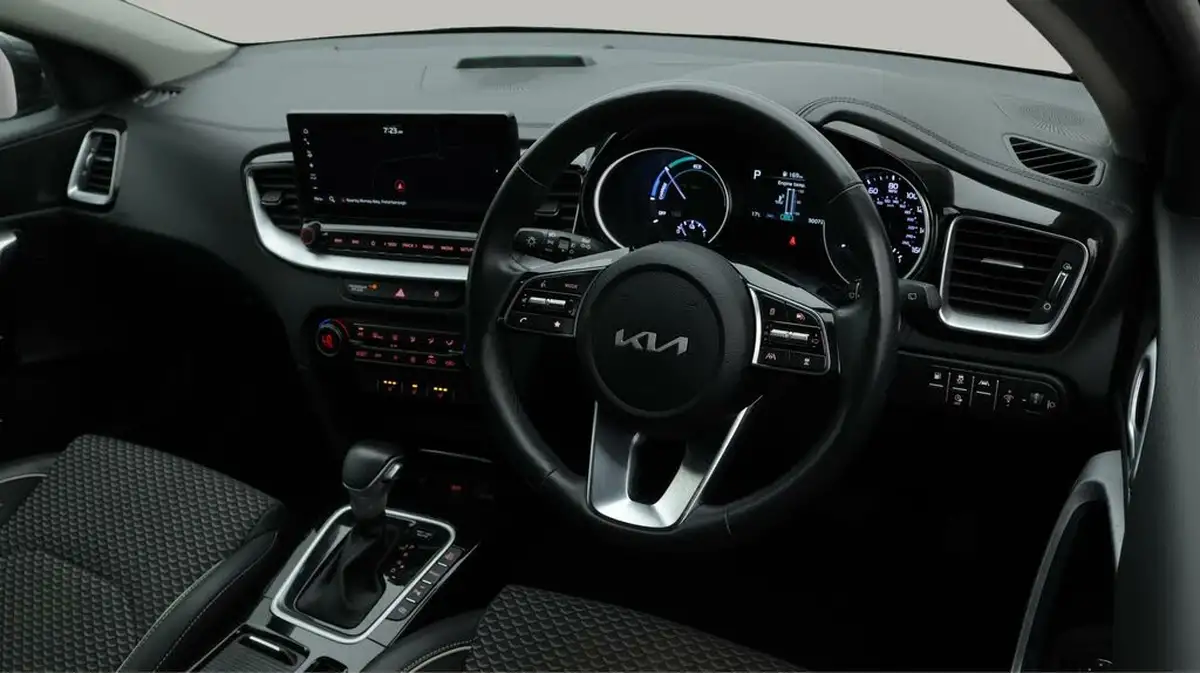 2023-kia-xceed-16-gdi-3-big-9