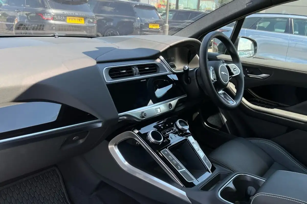 2023-jaguar-i-pace-ev400-black-big-11