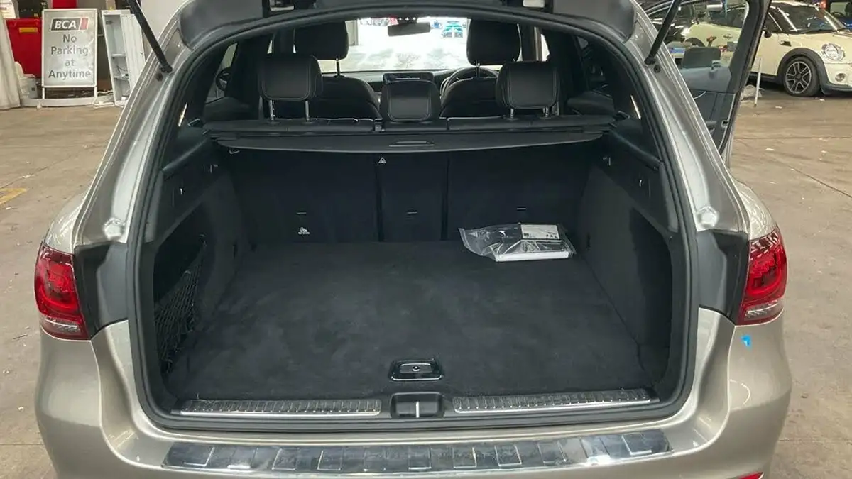 2020-mercedes-benz-glc-class-20d-glc220d-amg-line-station-wagon-5d-4matic-plus-big-6