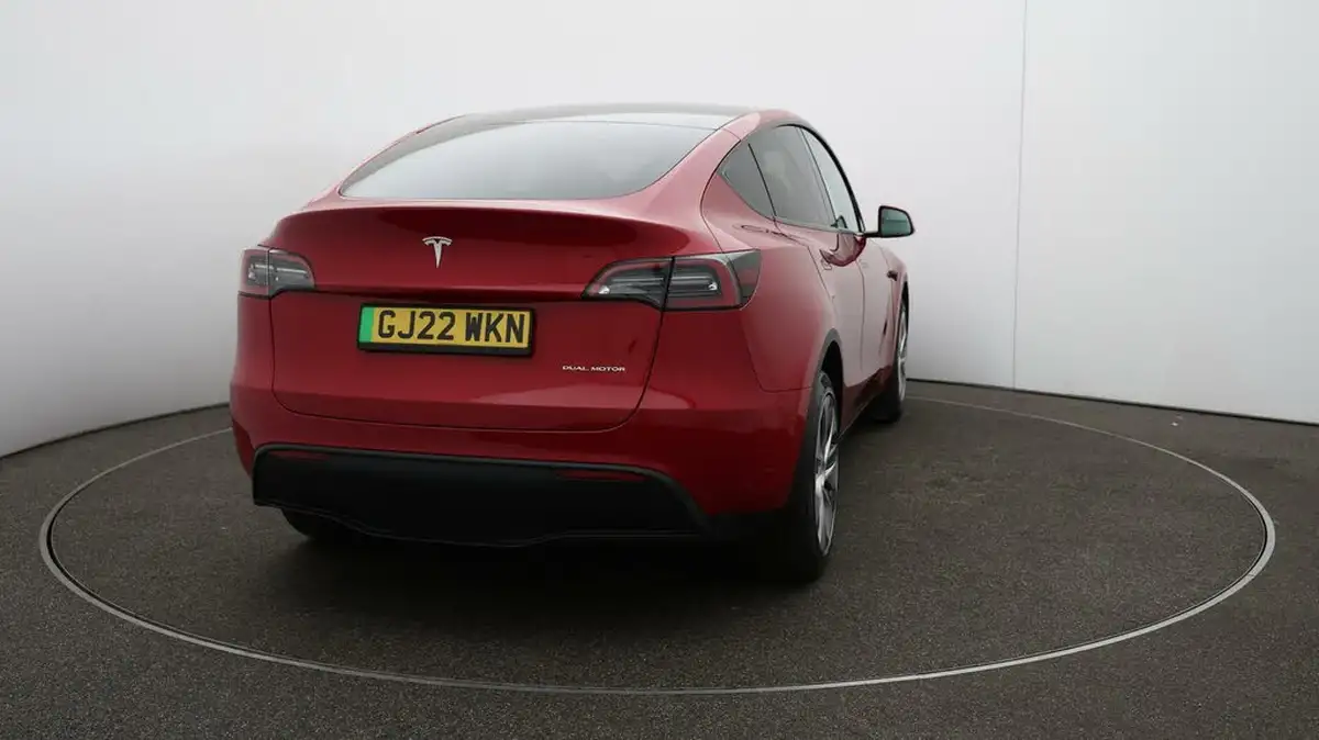 2022-tesla-model-y-e-long-range-big-47