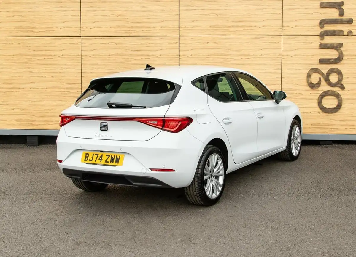 2024-seat-leon-15-tsi-se-dynamic-hatchback-big-2