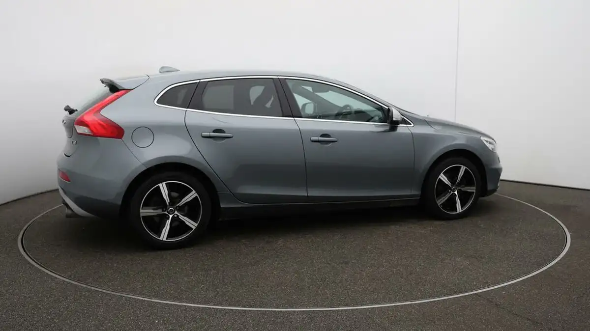 2019-volvo-v40-20-t3-r-design-edition-big-43