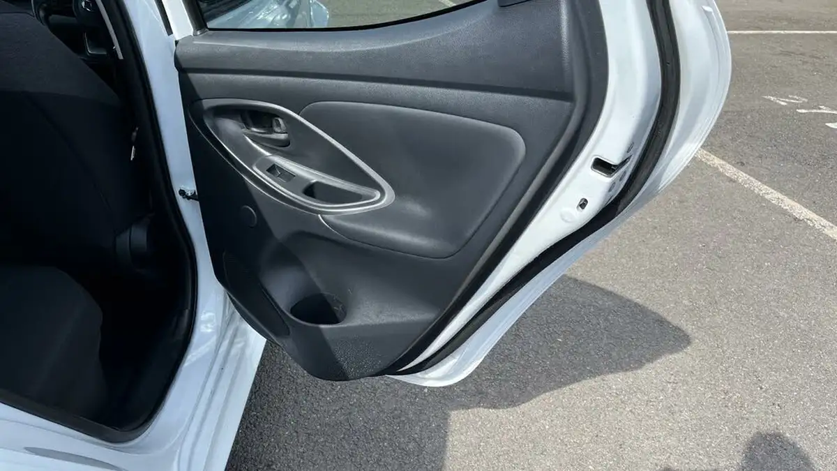 2022-toyota-yaris-15-vvt-i-design-big-25