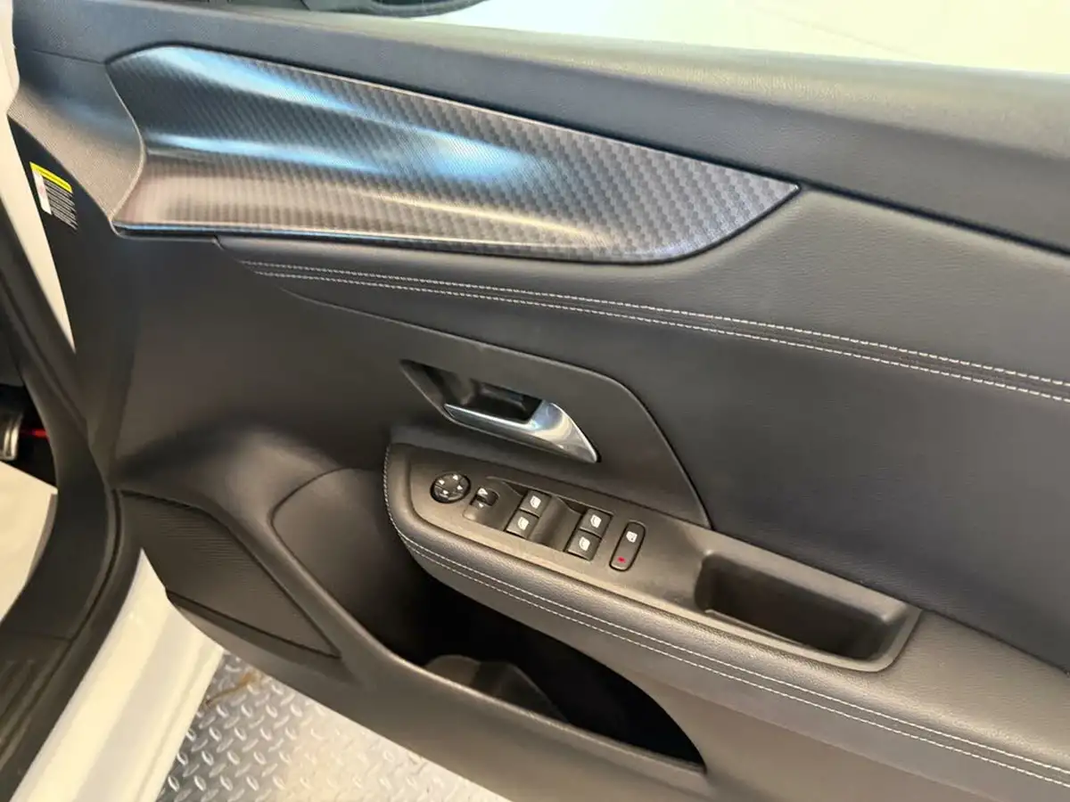 2022-vauxhall-mokka-e-gs-line-big-16