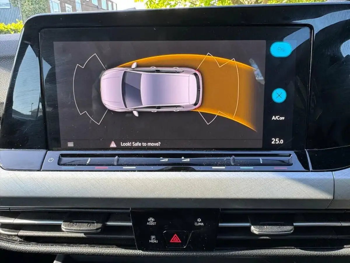 2021-volkswagen-golf-15-etsi-life-150ps-hatchback-big-21
