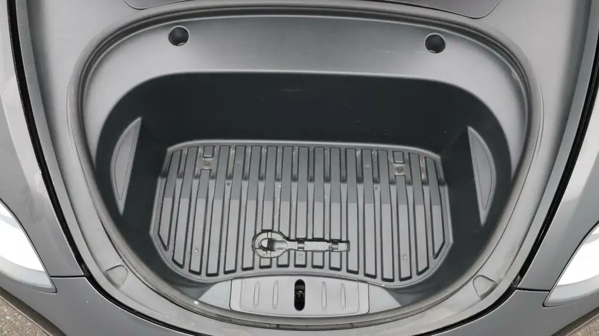 2020-tesla-model-3-e-long-range-big-19