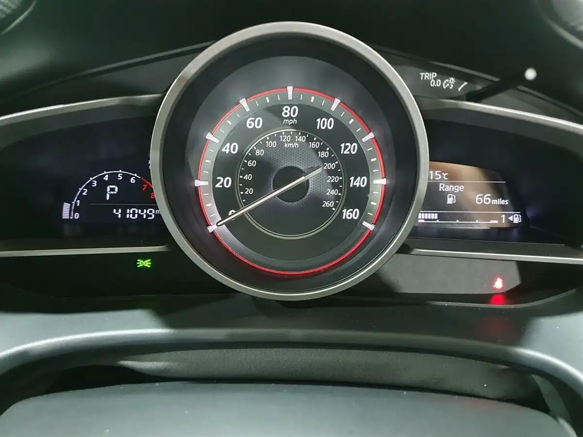 2015-mazda-mazda3-20-se-nav-hatchback-5d-auto-big-5