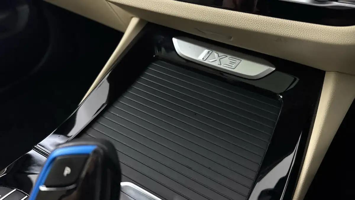 2021-bmw-ix3-e-premier-edition-big-19